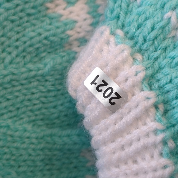 Child's Fair Isle Crewneck Pullover With Matching Toque - Acrylic - New - Picture 6 of 8